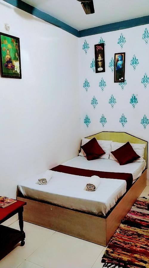 Mohit In Paying Guest House Varanasi Esterno foto